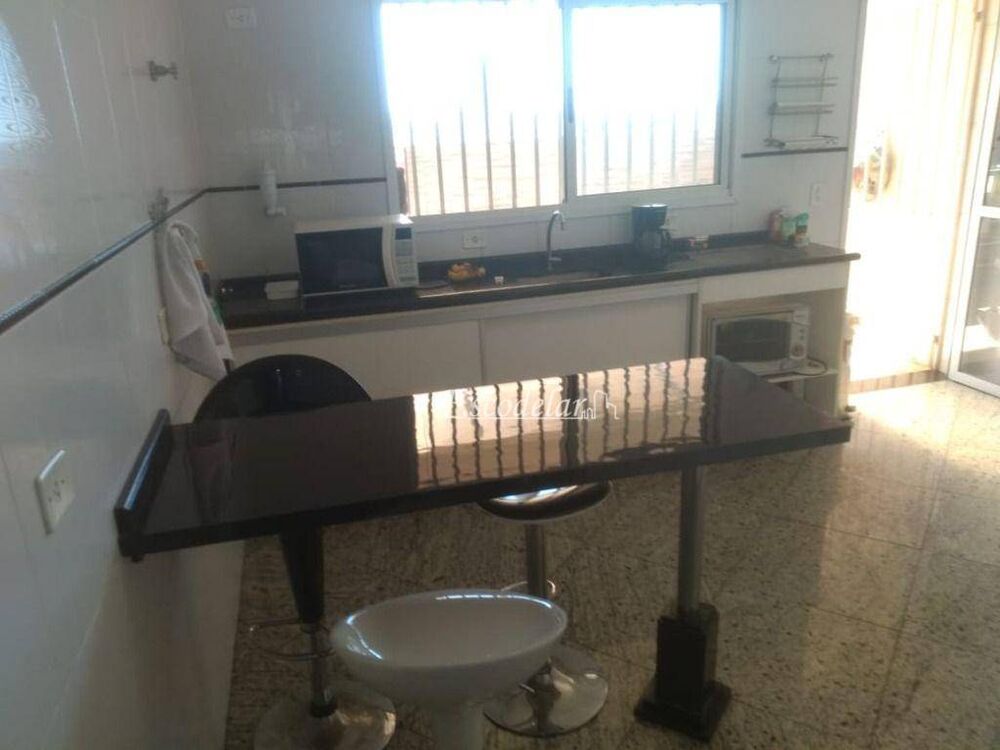 Casa, 3 quartos, 198 m² - Foto 4