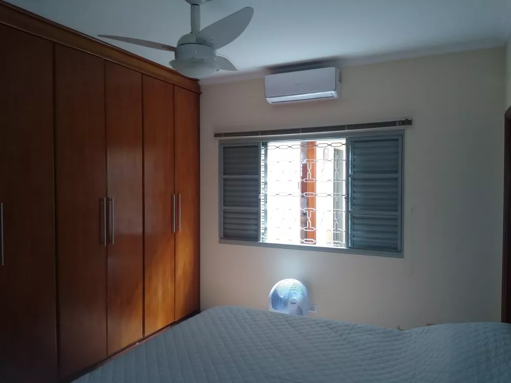 Casa à venda com 3 quartos, 250m² - Foto 2