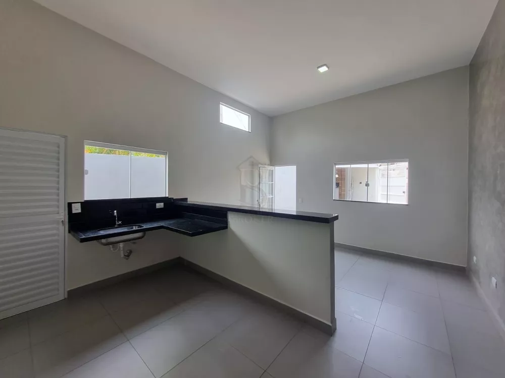 Casa à venda com 2 quartos, 125m² - Foto 1