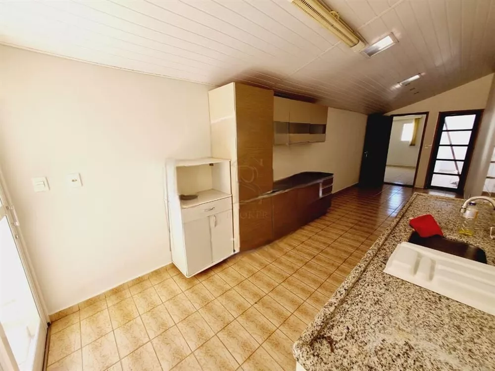 Casa para alugar com 3 quartos, 223m² - Foto 2