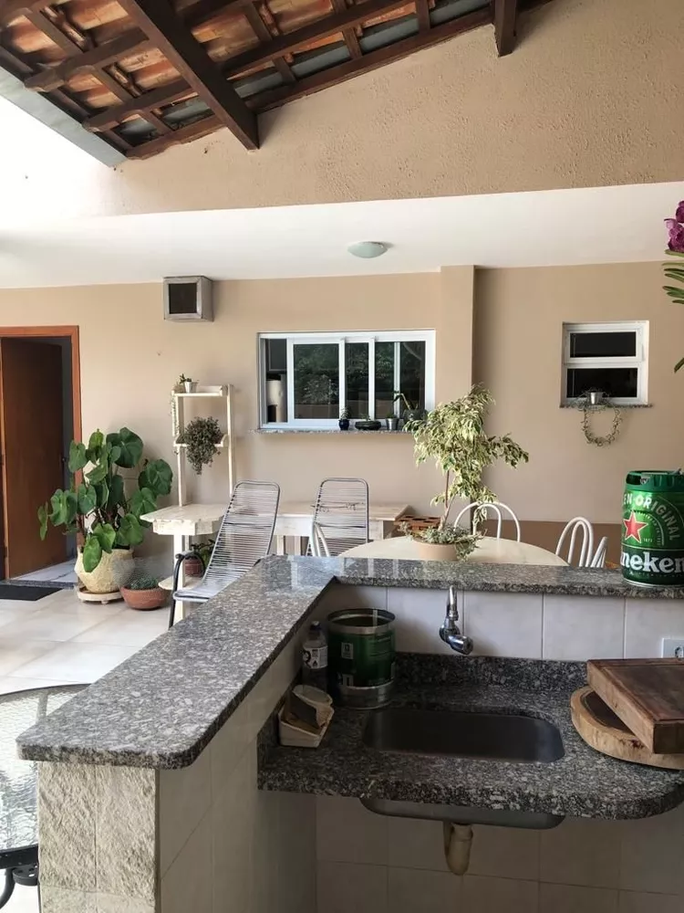 Casa à venda com 3 quartos, 223m² - Foto 5