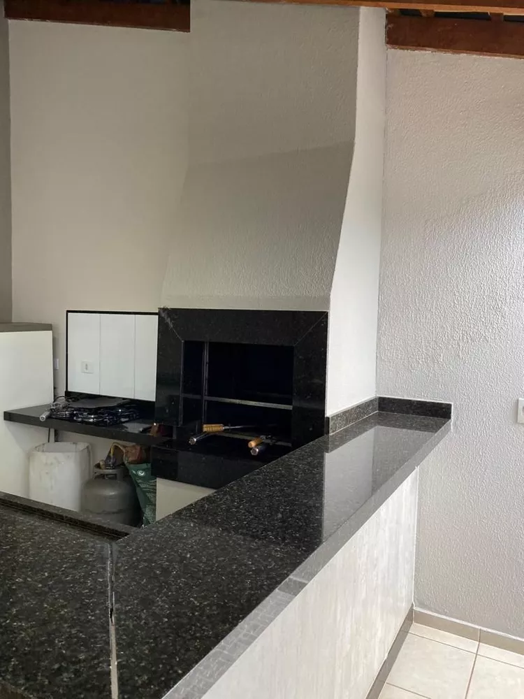 Casa à venda com 3 quartos, 200m² - Foto 1