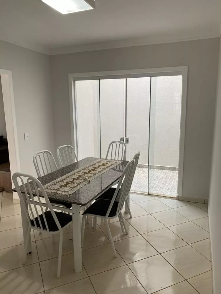 Casa à venda com 3 quartos, 200m² - Foto 2