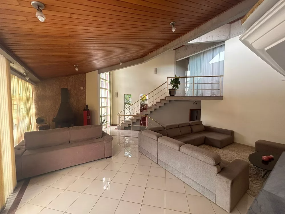 Casa à venda com 3 quartos, 349m² - Foto 2