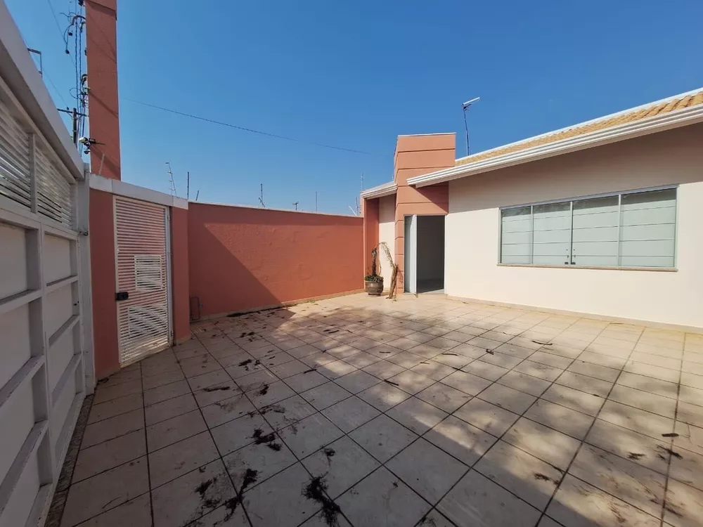 Casa à venda com 3 quartos, 220m² - Foto 1