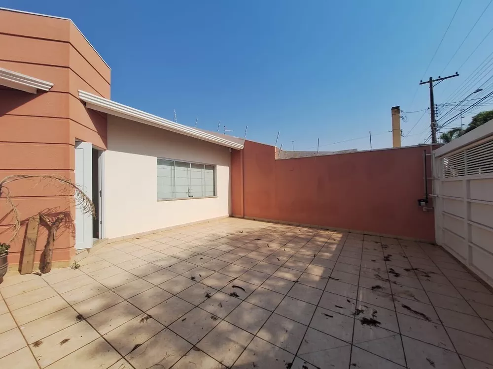 Casa à venda com 3 quartos, 220m² - Foto 2