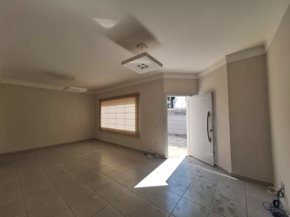 Casa à venda com 3 quartos, 220m² - Foto 4