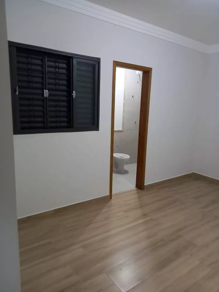 Casa à venda com 3 quartos, 125m² - Foto 1