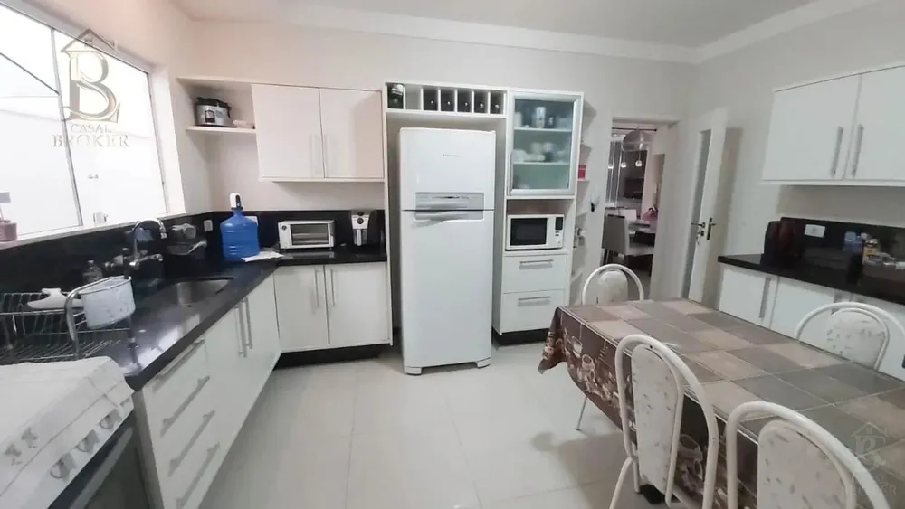 Casa, 3 quartos, 240 m² - Foto 1