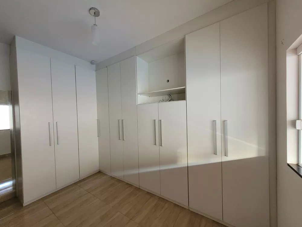 Casa à venda com 3 quartos, 300m² - Foto 3