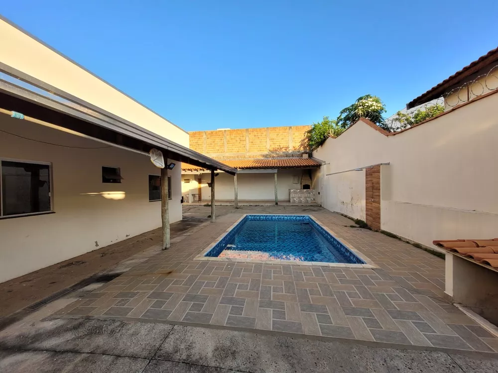 Casa à venda com 3 quartos, 300m² - Foto 1