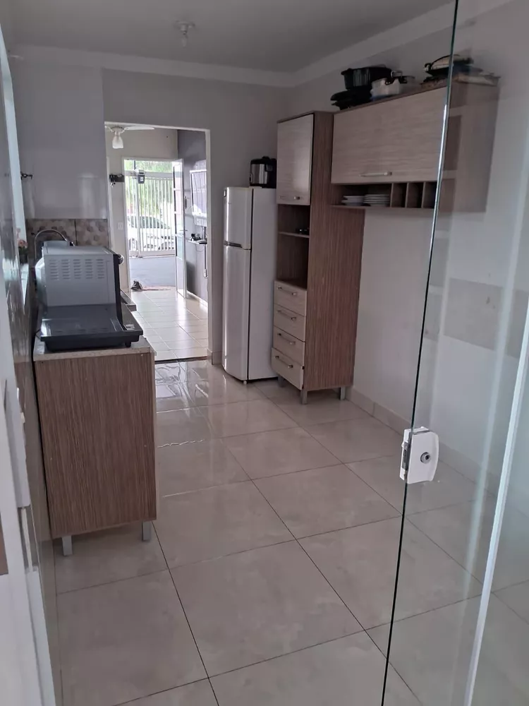 Casa à venda com 3 quartos, 187m² - Foto 2