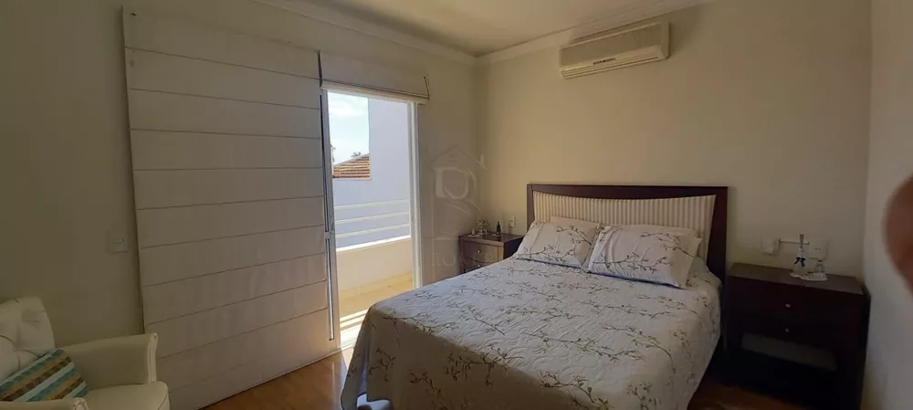 Casa à venda com 3 quartos, 317m² - Foto 1