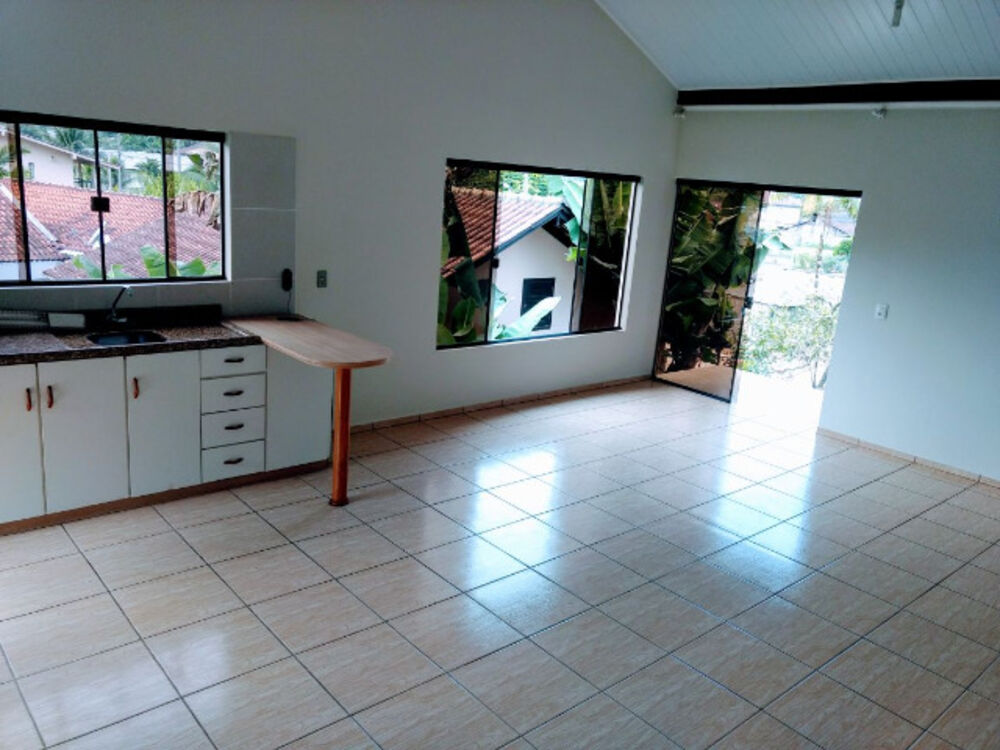 Casa à venda com 3 quartos, 130m² - Foto 2