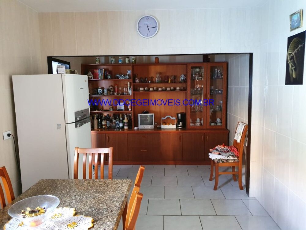 Casa à venda com 3 quartos, 450m² - Foto 2