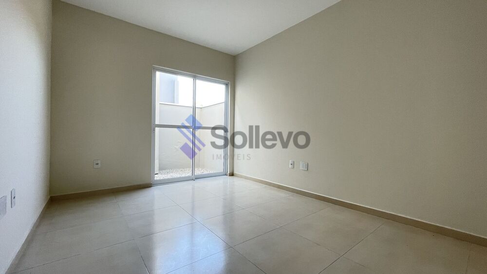 Casa à venda com 2 quartos, 55m² - Foto 2