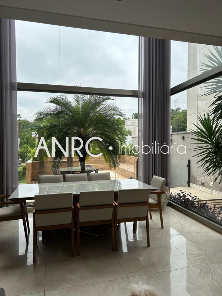 Casa para alugar com 4 quartos, 301m² - Foto 6