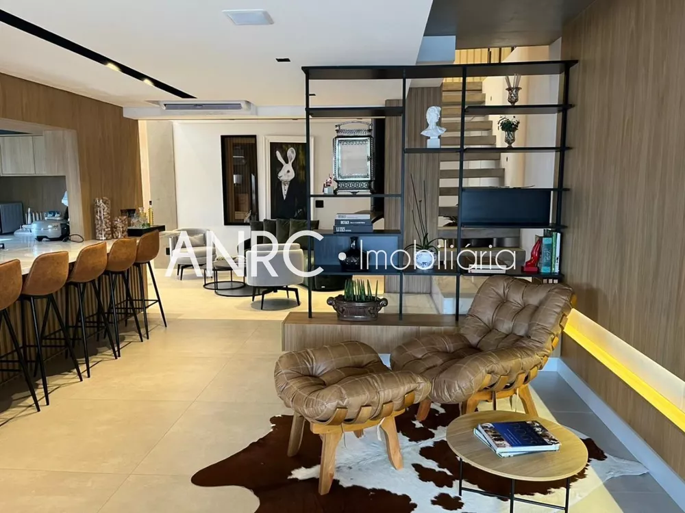 Cobertura, 3 quartos, 215 m² - Foto 2