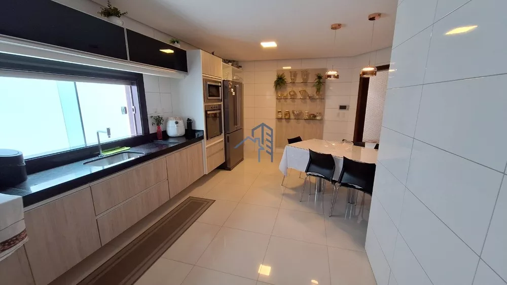 Casa, 4 quartos, 212 m² - Foto 2