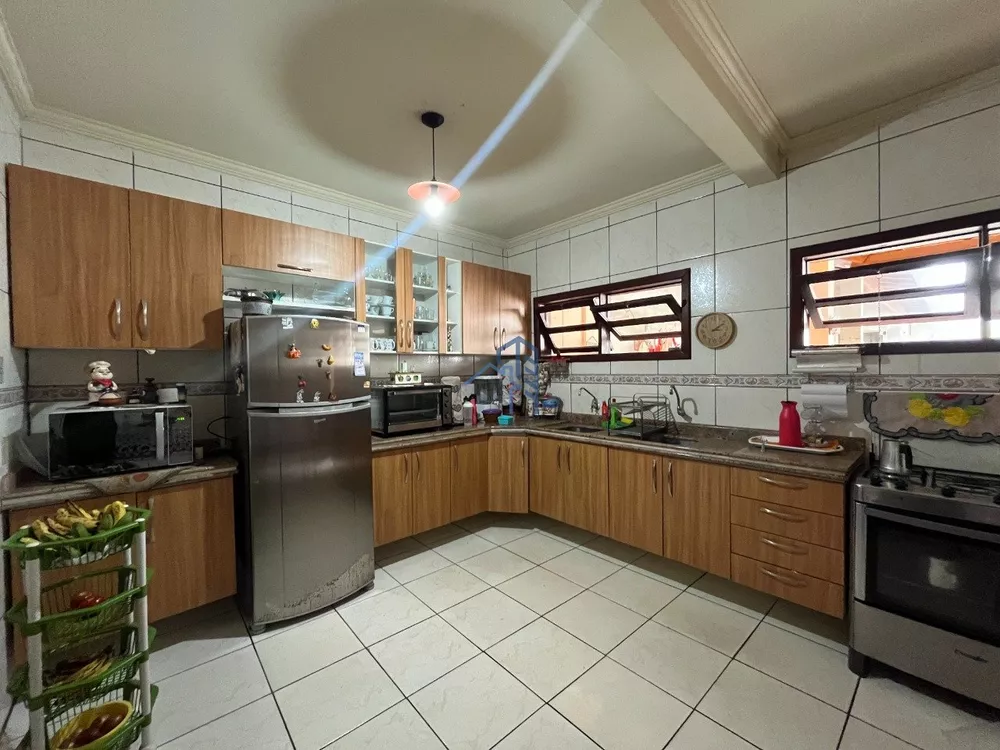 Casa, 3 quartos, 243 m² - Foto 3