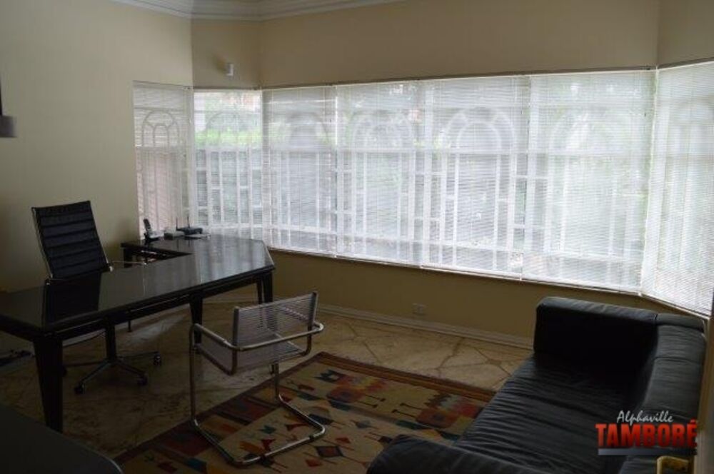 Casa à venda e aluguel com 4 quartos, 600m² - Foto 1