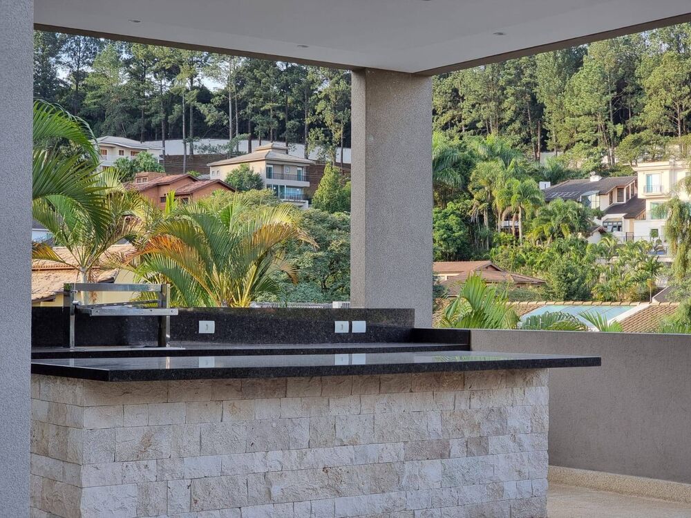 Casa à venda e aluguel com 6 quartos, 730m² - Foto 1