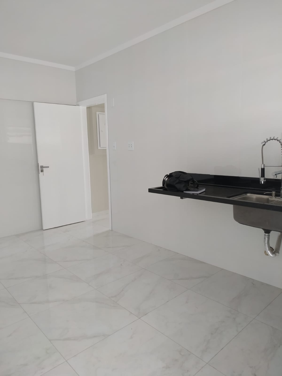 Apartamento à venda com 2 quartos, 104m² - Foto 2