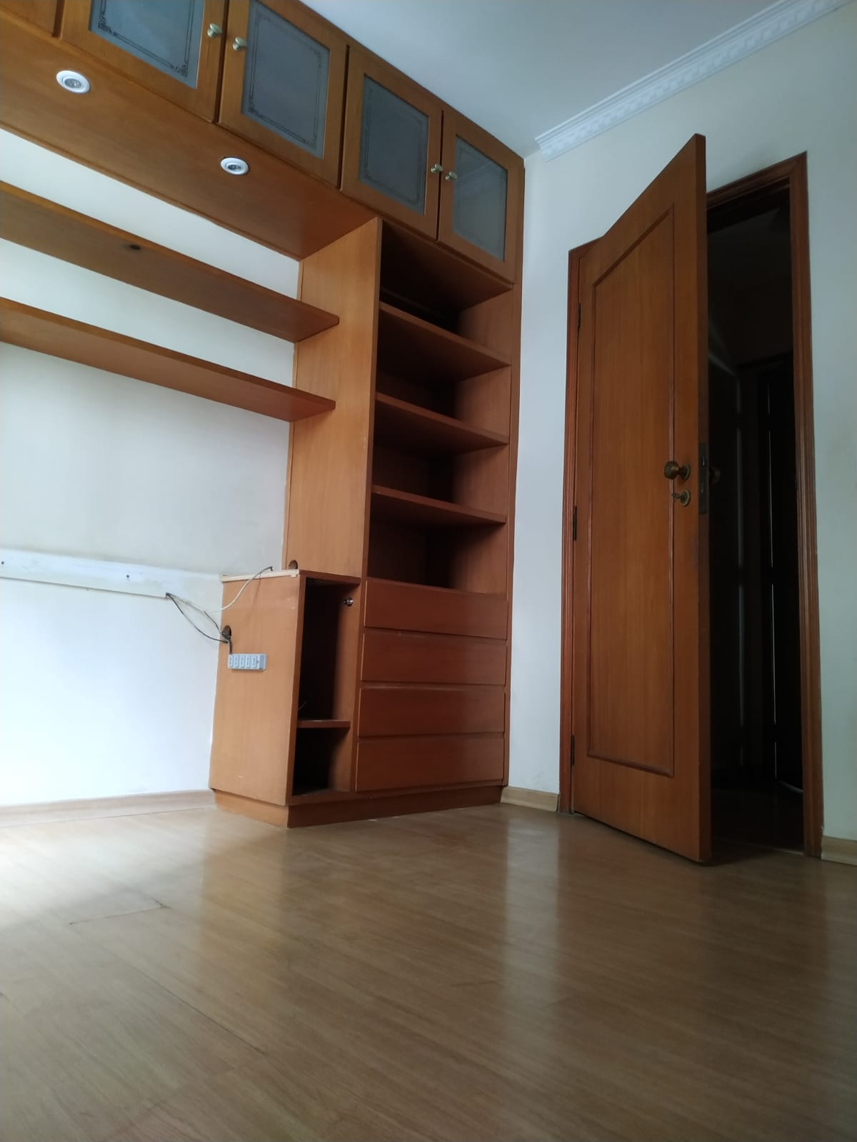 Apartamento à venda com 3 quartos, 150m² - Foto 2