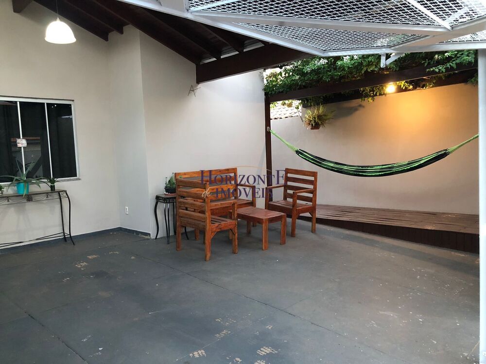 Casa à venda com 2 quartos, 90m² - Foto 3