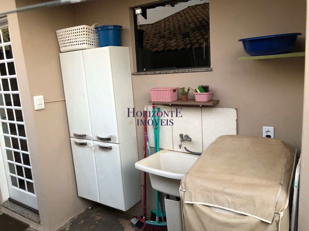 Casa à venda com 2 quartos, 90m² - Foto 8