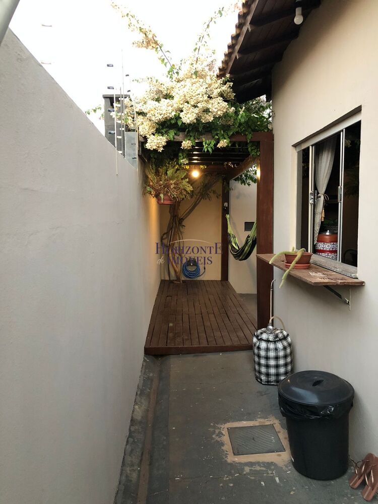 Casa à venda com 2 quartos, 90m² - Foto 9