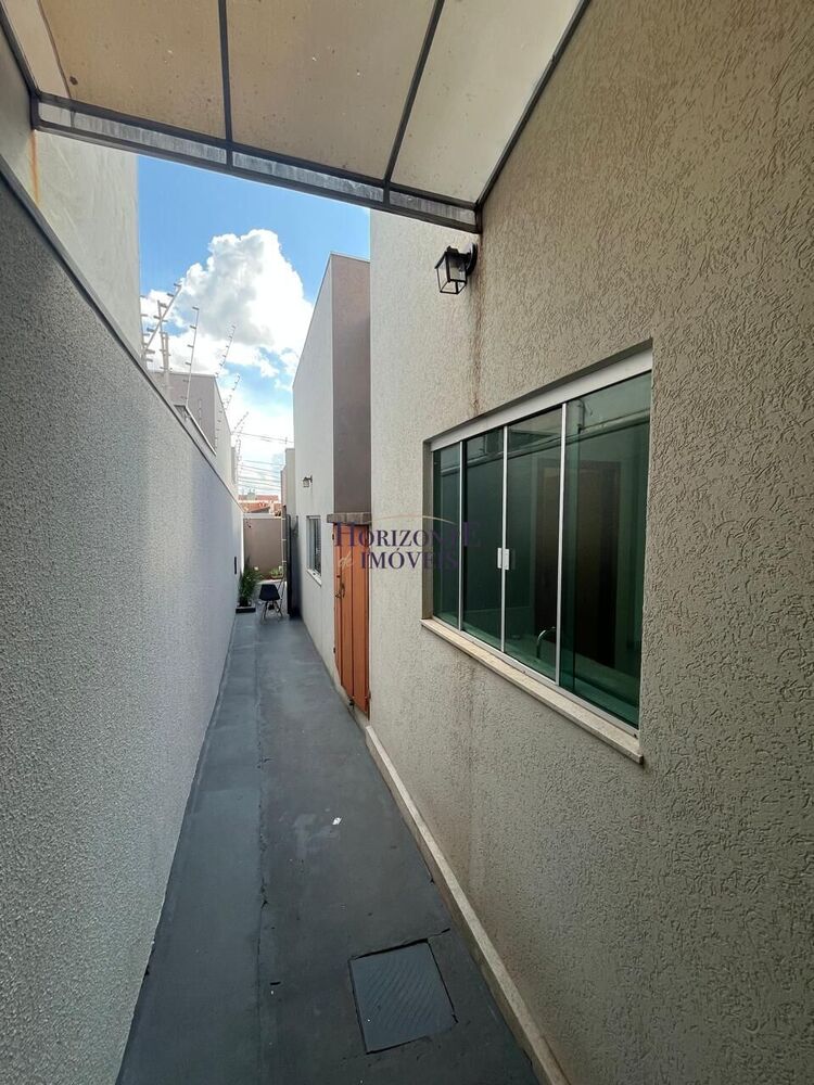 Casa à venda com 3 quartos, 244m² - Foto 9