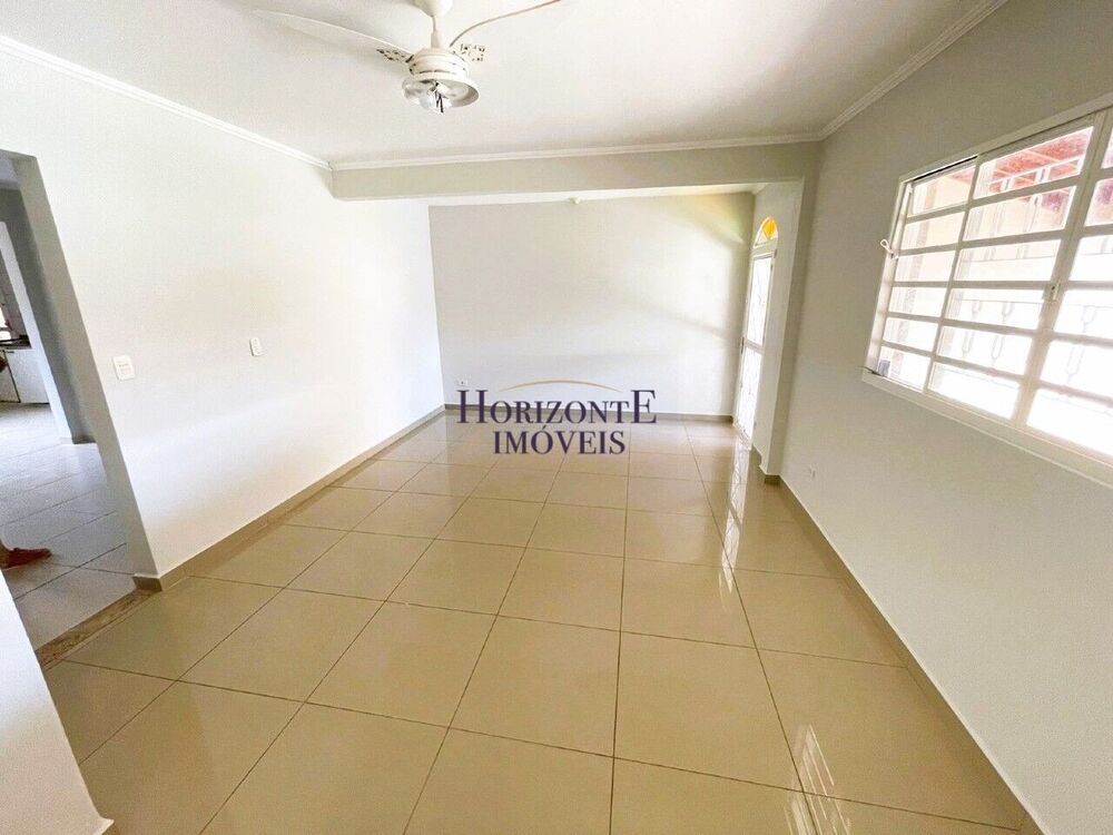 Casa à venda com 3 quartos, 227m² - Foto 3