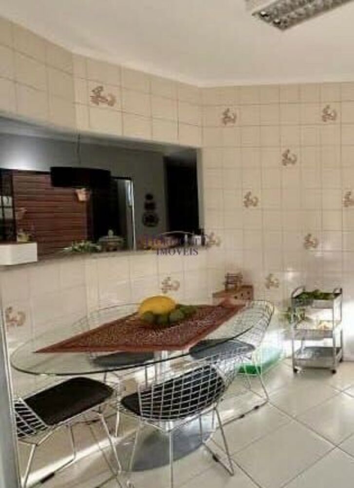 Casa à venda com 3 quartos, 200m² - Foto 4