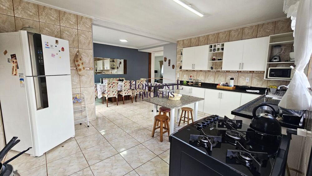 Casa à venda com 3 quartos, 310m² - Foto 3