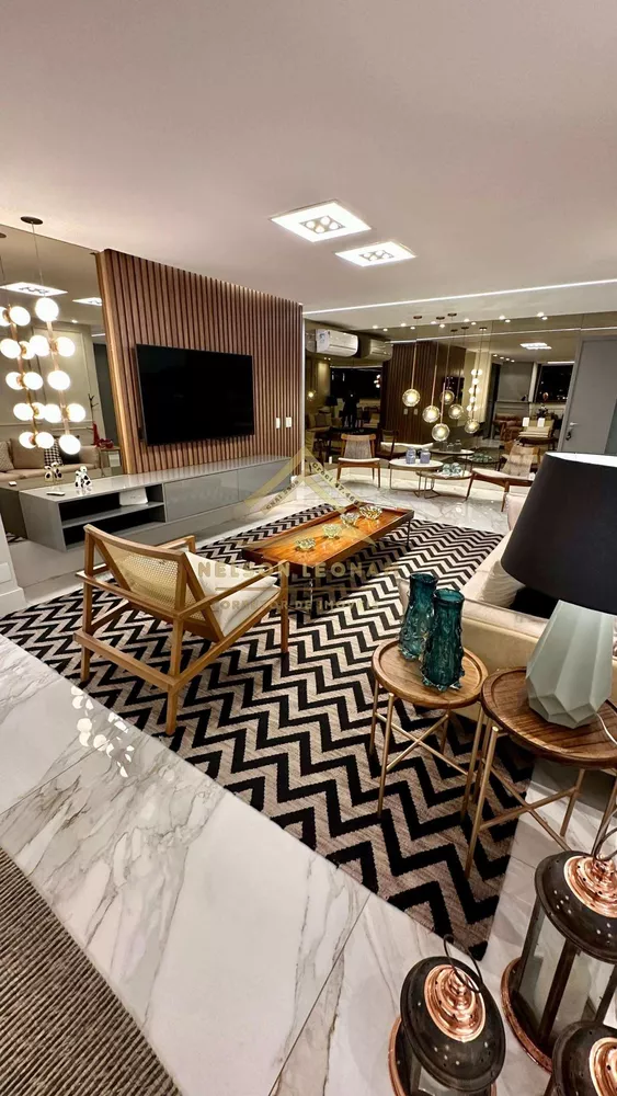 Cobertura, 3 quartos, 221 m² - Foto 2