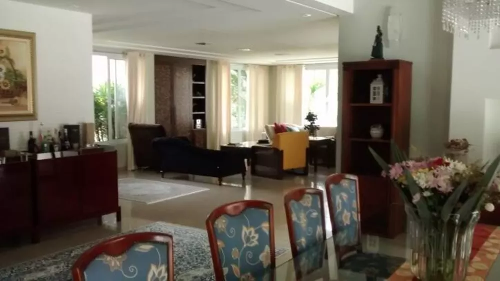 Casa à venda com 4 quartos, 550m² - Foto 1