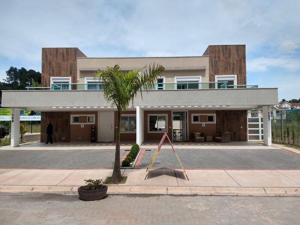 Casa à venda com 4 quartos, 260m² - Foto 1