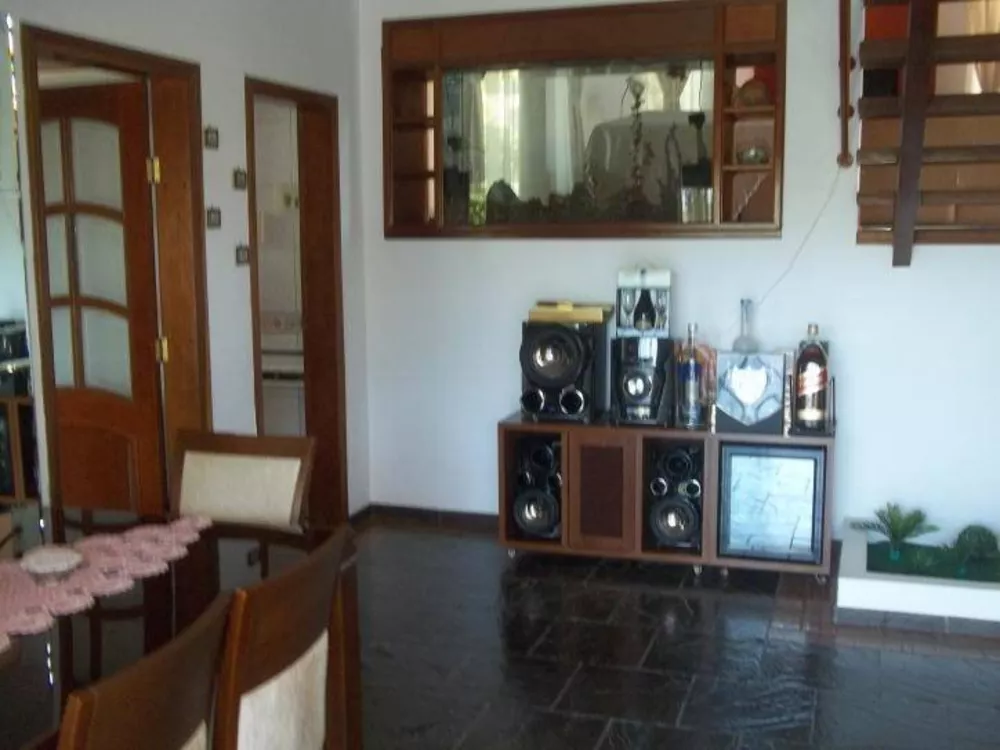 Casa de Condomínio à venda com 4 quartos, 400m² - Foto 3