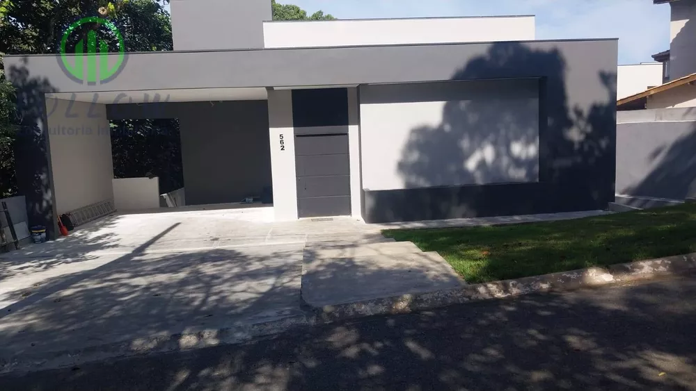 Casa à venda com 4 quartos, 290m² - Foto 1