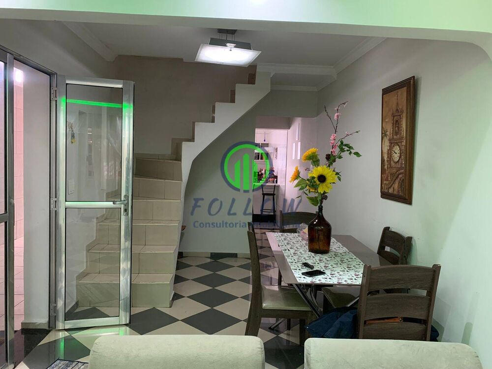 Sobrado à venda com 2 quartos, 200m² - Foto 2
