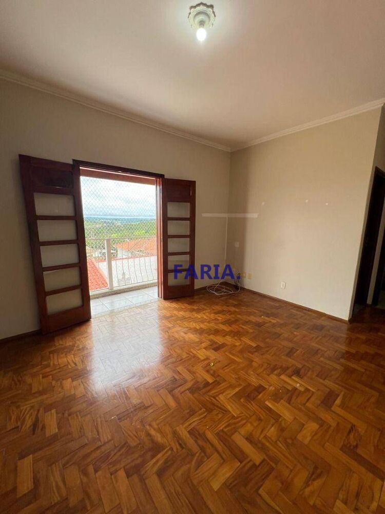 Casa à venda com 4 quartos, 165m² - Foto 4