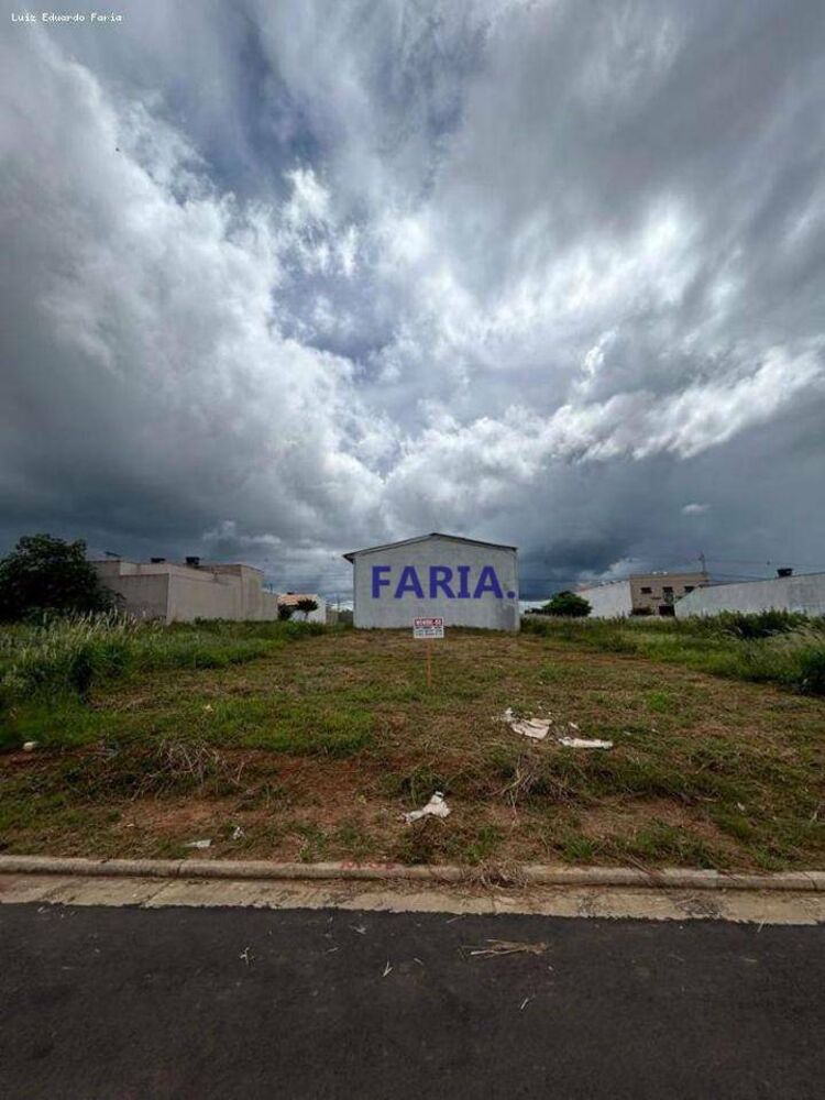 Terreno à venda, 242M2 - Foto 2
