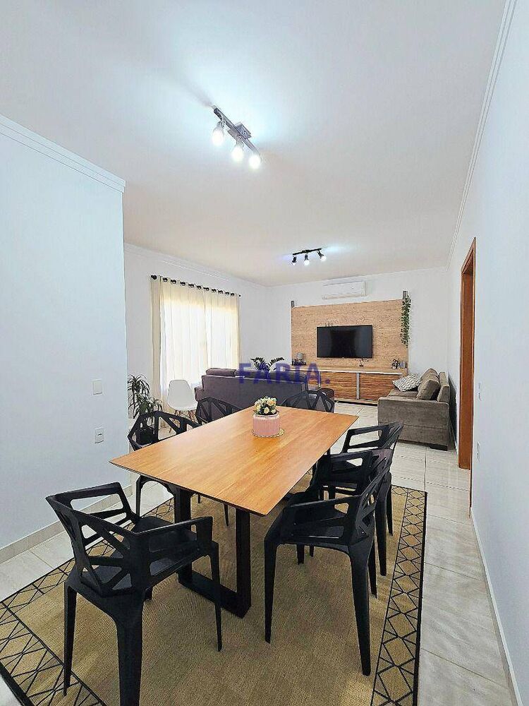 Casa, 3 quartos, 168 m² - Foto 1