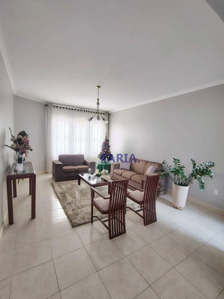 Casa, 3 quartos, 269 m² - Foto 2
