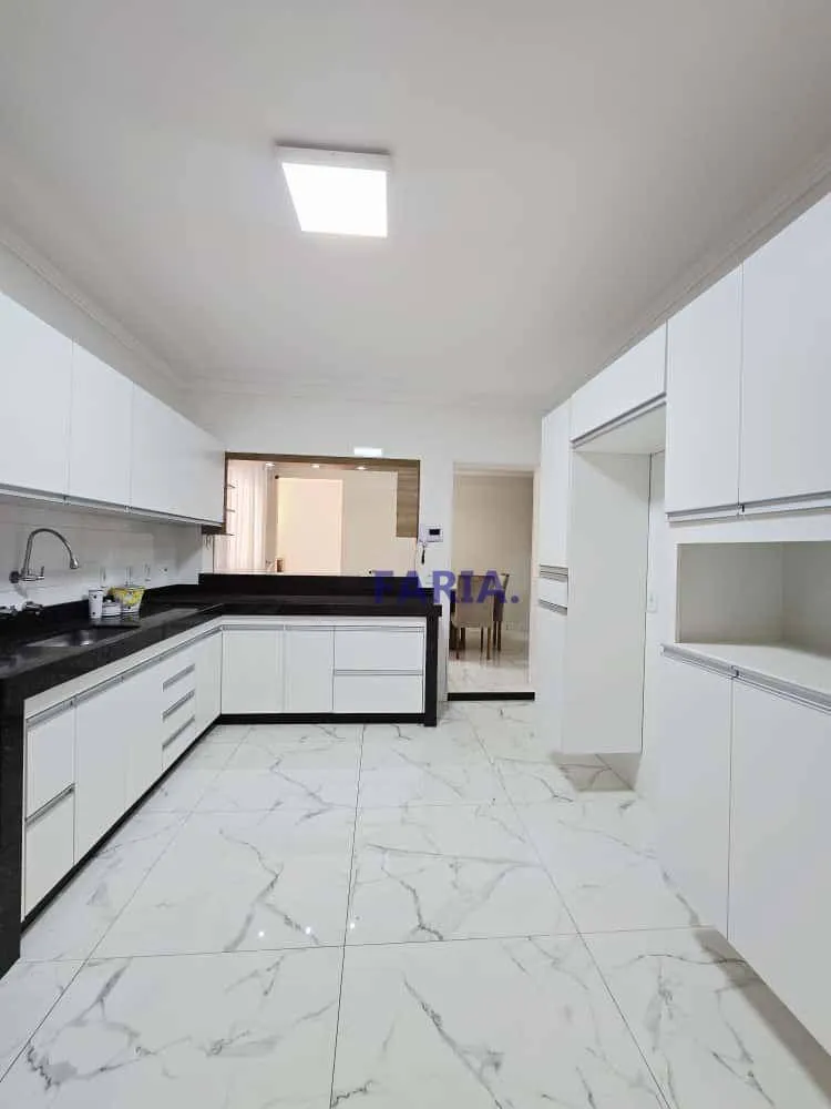 Casa, 3 quartos, 240 m² - Foto 3