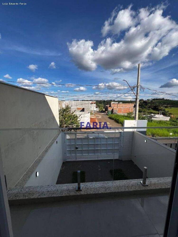 Casa à venda com 2 quartos, 145m² - Foto 3