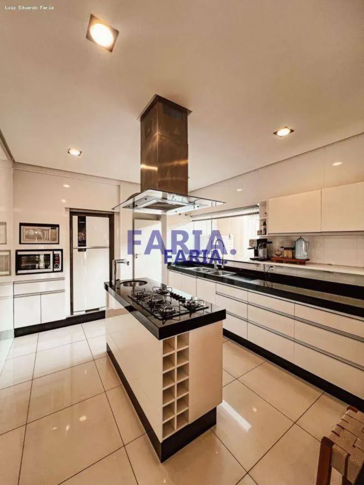 Casa, 4 quartos, 290 m² - Foto 4