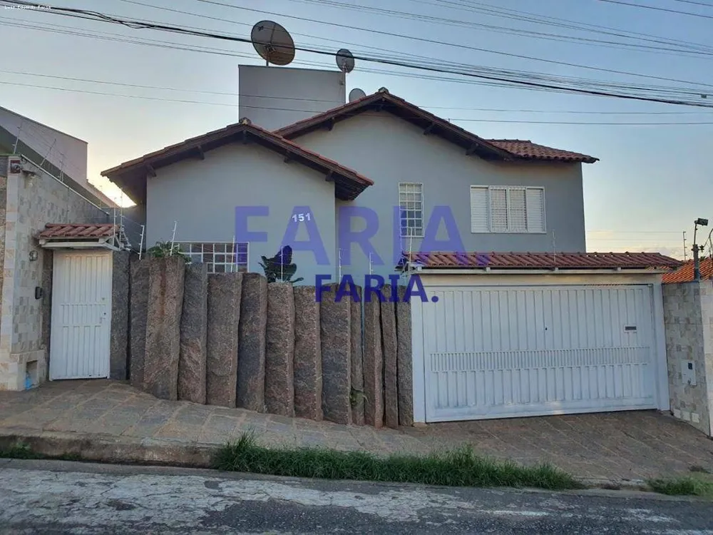 Casa, 5 quartos, 145 m² - Foto 1