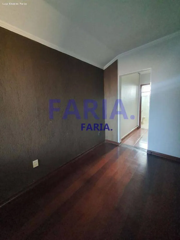 Casa, 5 quartos, 145 m² - Foto 2